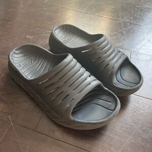 Hoka Ora Recovery Slides